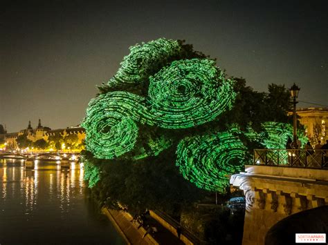 La Nuit Blanche de Paris: Art contemporain et festivités nocturnes dans la capitale française